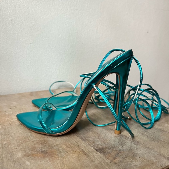 FEMME los angeles 

Luce Minimale in metallic turquoise - Picture 3 of 10